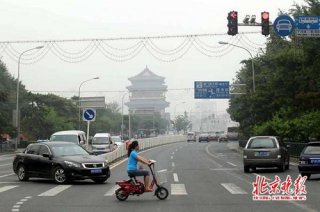 北京启用“智能红绿灯” 可根据路况自动调节